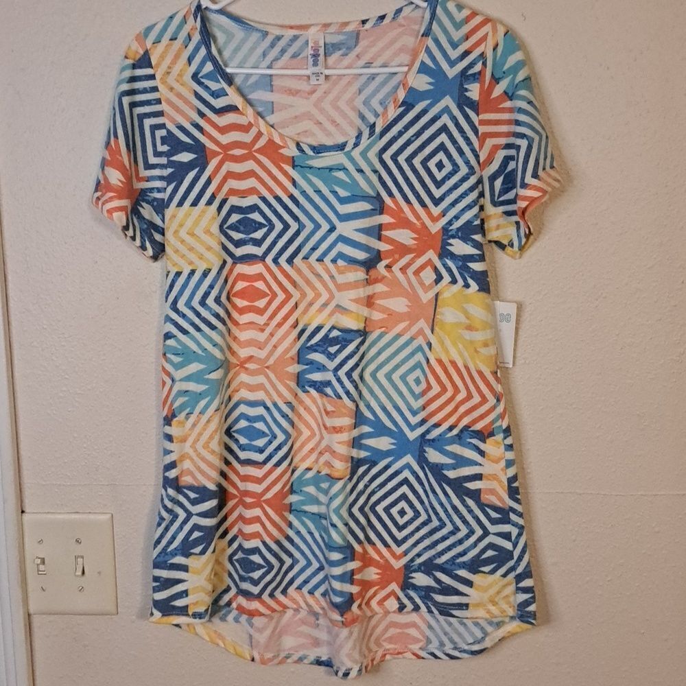 LULARoe Classic T shirt size medium NWT